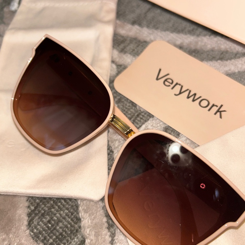 New Fashion Sunglasses - Picture 2 of 4